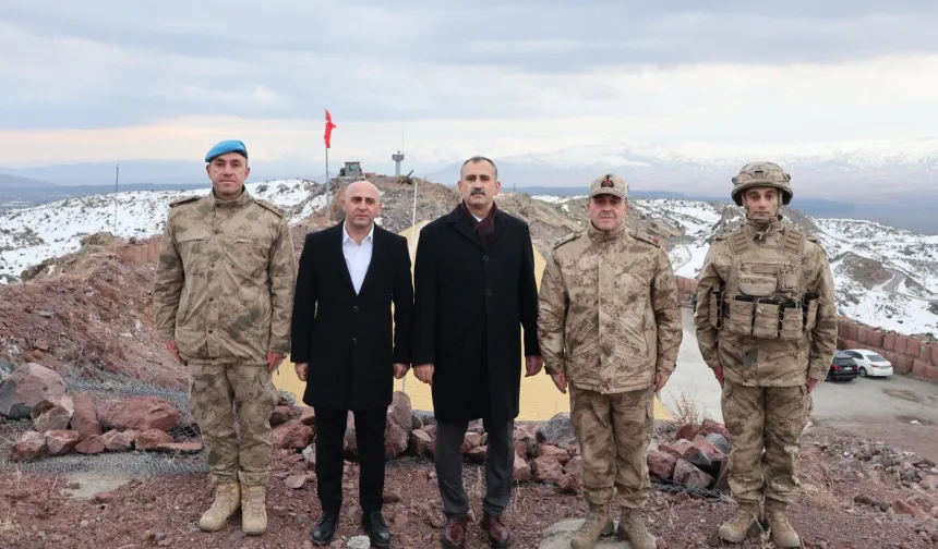 Ağrı Dağı Hazzep Tepe Modüler Üs Bölgesi'nde iftar vakti