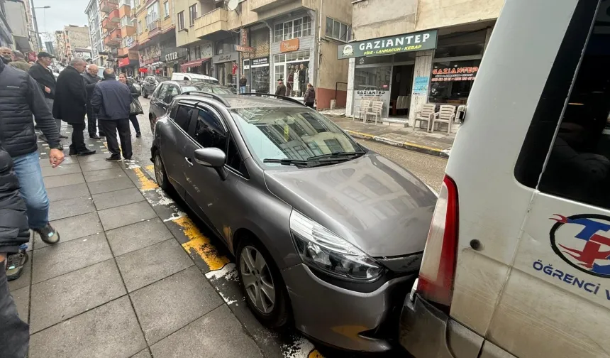 Düzce Akçakoca'da zincirleme kaza: 6 araçta hasar