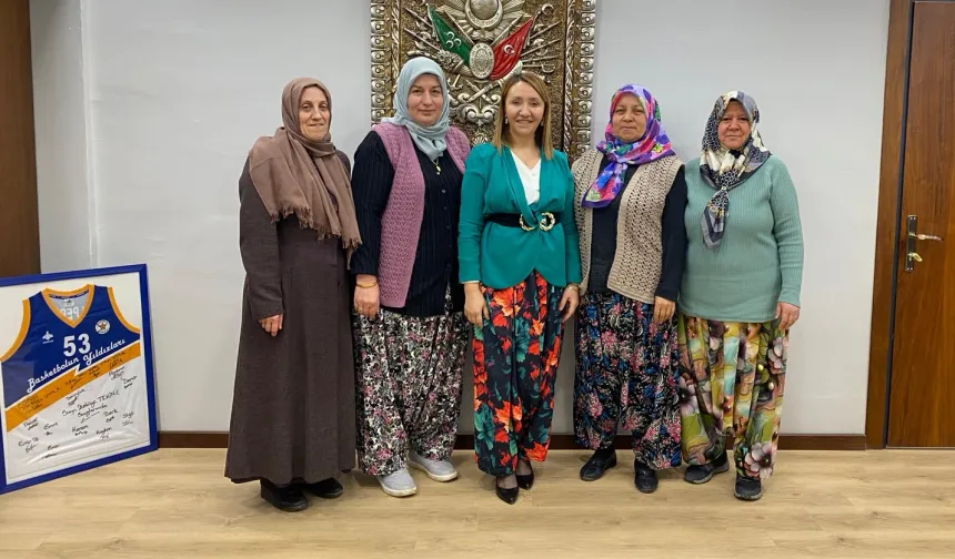 Bilecik Pazaryerili kadınlardan şalvarlı duruş!