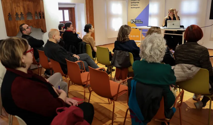 Bursa'da sanat ve düşüncenin ışığında sevgi konuşuldu