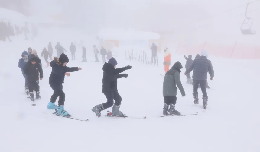 Çocukların Bursa Uludağ'da kar keyfi
