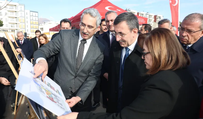 Cumhurbaşkanı Yardımcısı Yılmaz'dan Deprem Müzesi incelemesi