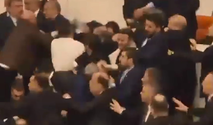 TBMM Genel Kurulu’nda vekiller arasında yumruklu kavga
