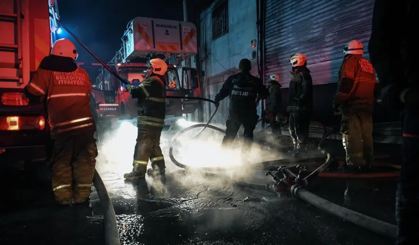 İzmir Buca'da mobilya atölyesinde yangın korkuttu