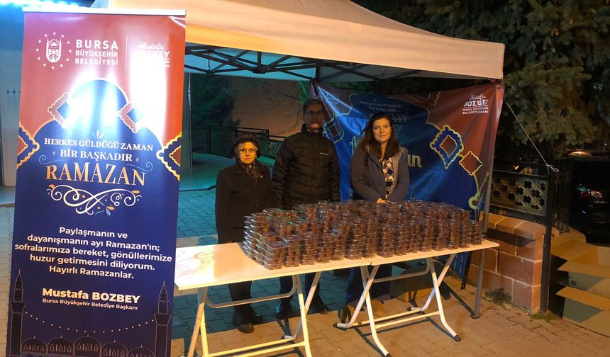 Bursa Büyükşehir Belediyesi İnegöl’de 41 Mahallede Tatlı İkramı Yaptı