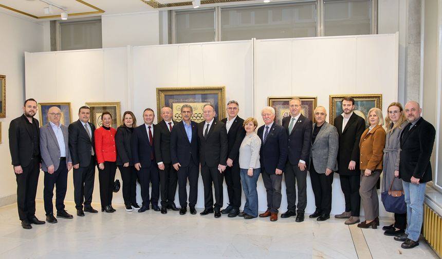 ‘Zer-i Nab’ tezhip sergisi Bursa’da ziyarete açıldı