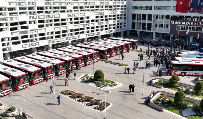 Antalya Büyükşehir'den toplu taşıma filosuna 19 yeni otobüs
