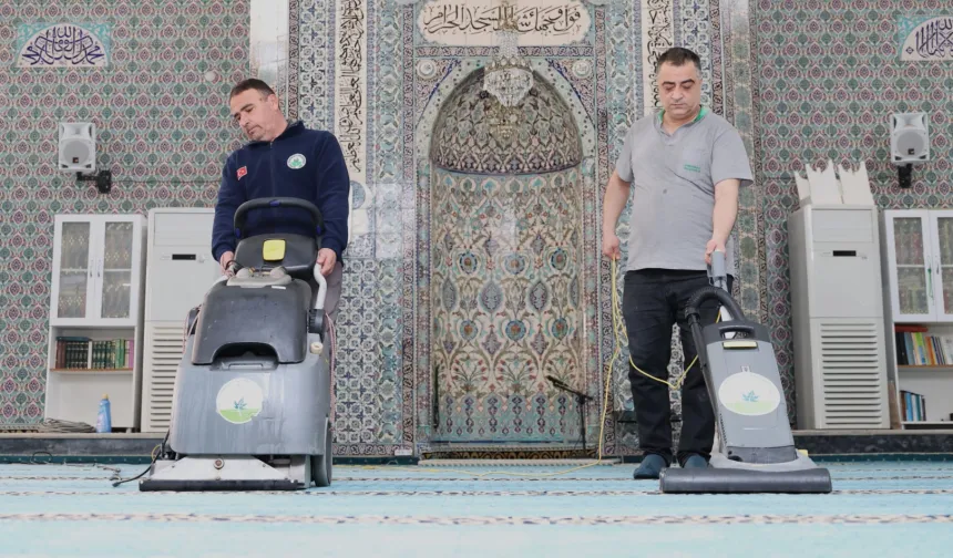 Bursa Osmangazi'de camilerde bayram temizliği