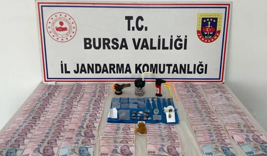 Bursa'da araçtaki zuladan çok sayıda madde çıktı