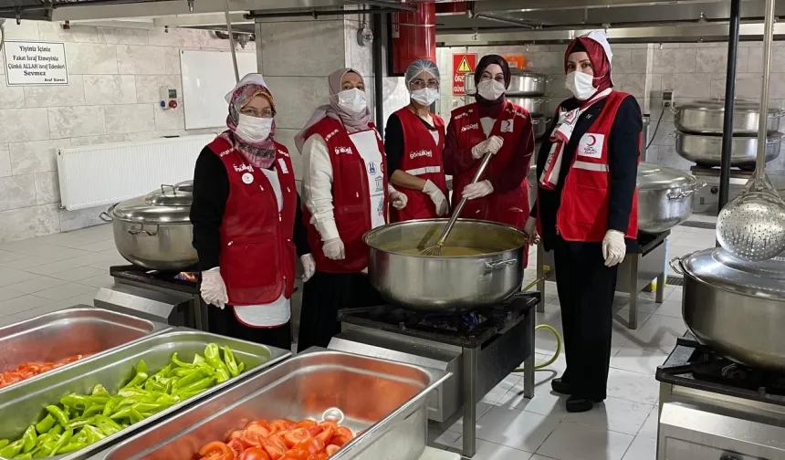 Erzurum'da üniversite öğrencilerine 'anne eli' iftar