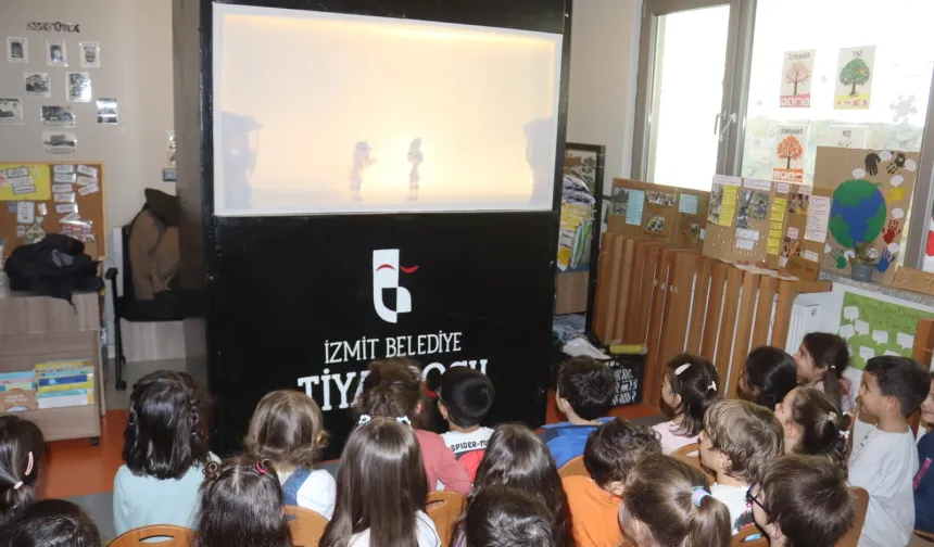 Gülümse Çocuk'tan miniklere Karagöz-Hacivat sürprizi