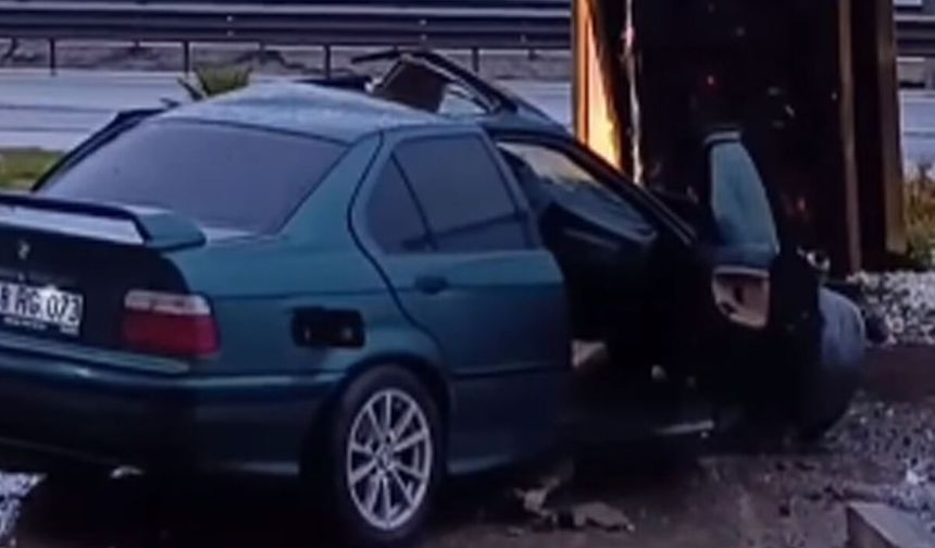 Bursa-Ankara yolunda otomobil beton panoya çarptı: 1 ölü