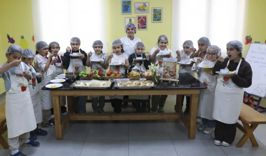 Mersin'de çocuklar mutfakta öğreniyor