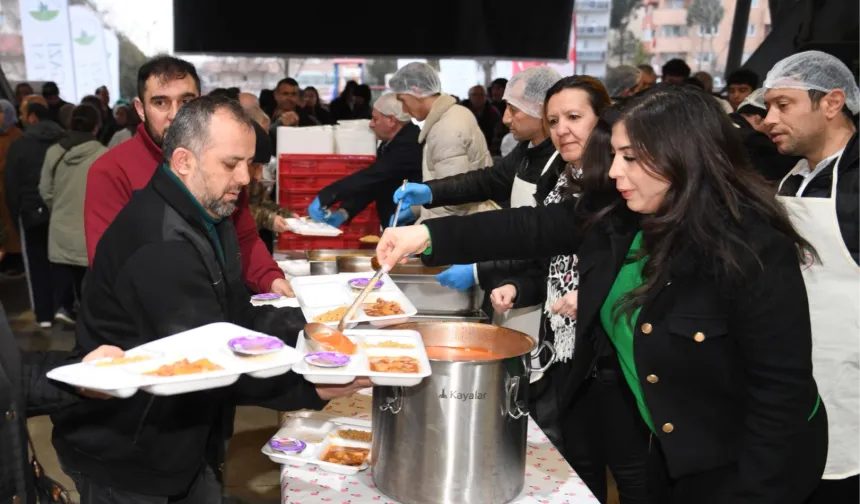 Osmangazi'de Ramazan bereketi 1050 Konutlar'da paylaşıldı