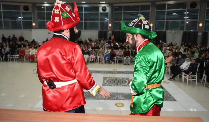 Ovaakça Karagöz ve sihirbazlık gösterisiyle eğlendi