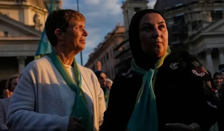 Siyonist zulme karşı tarihi buluşma: Filistinli ve İsrailli anneler katliamı durdurmak için bir araya geldi!