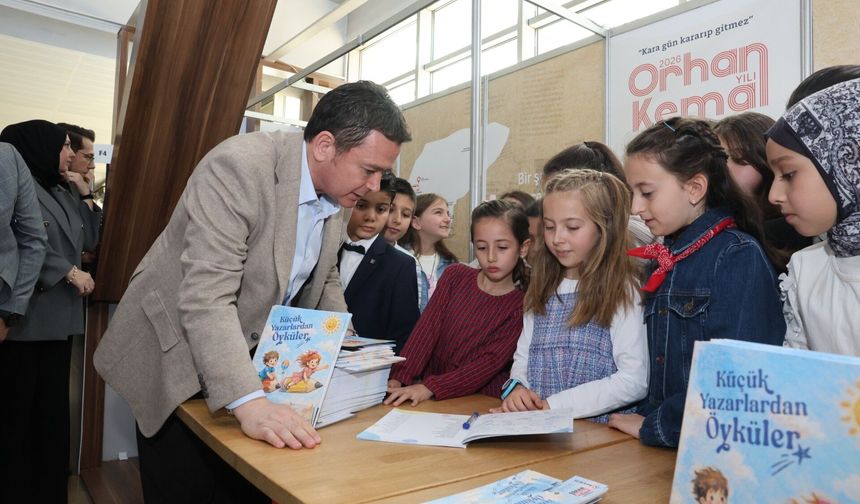 Başkan Erkan Aydın Bursa 23. Kitap Fuarı’nda Çocuk Yazarlarla Buluştu