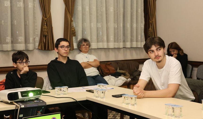 Bursa Osmangazi Belediyesi’nden Gençlere Eleştirel Düşünce Atölyesi