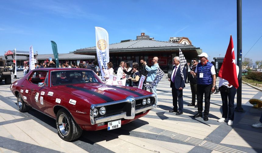 Bursa Osmangazi’de 13. Klasik Otomobil Turu Rüzgarı Esti