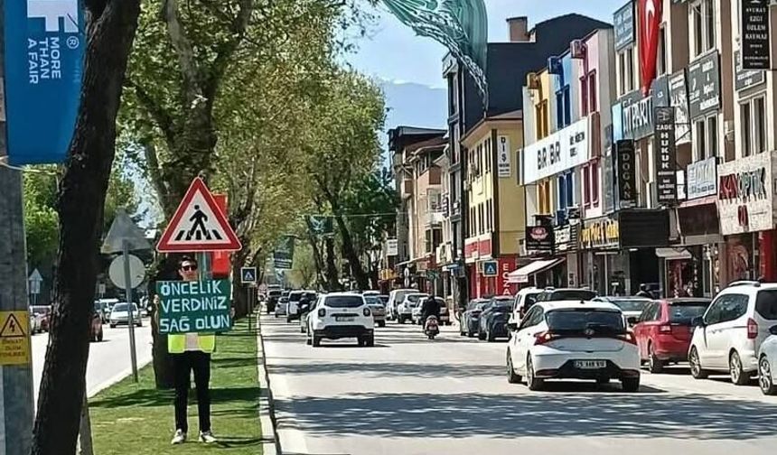 İnegöl'de Üniversiteli Gençlerden Alkışlanacak Hareket!