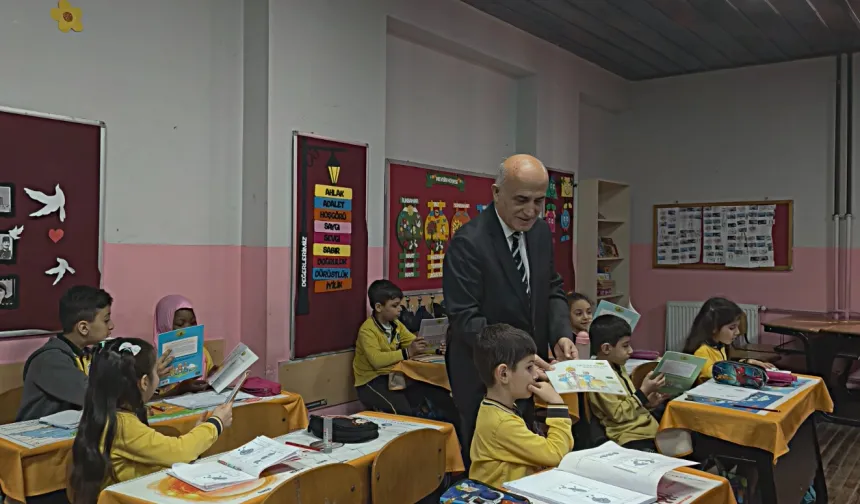 Bursa Gemlik'te Kaymakam Canbaba öğrencilerle buluştu