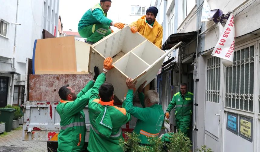 Bursa Osmangazi'de çöp eve anında müdahale