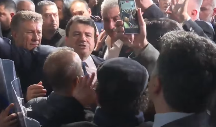 Bursa Büyükşehir'de seçim gerginliği! CHP'liler dışarı çıktı, gerginlik yola taştı!