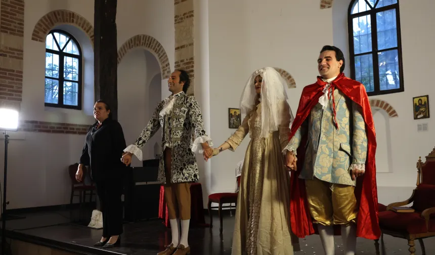 Nilüfer Gölyazı'da 'La Serva Padrona' sahnelendi