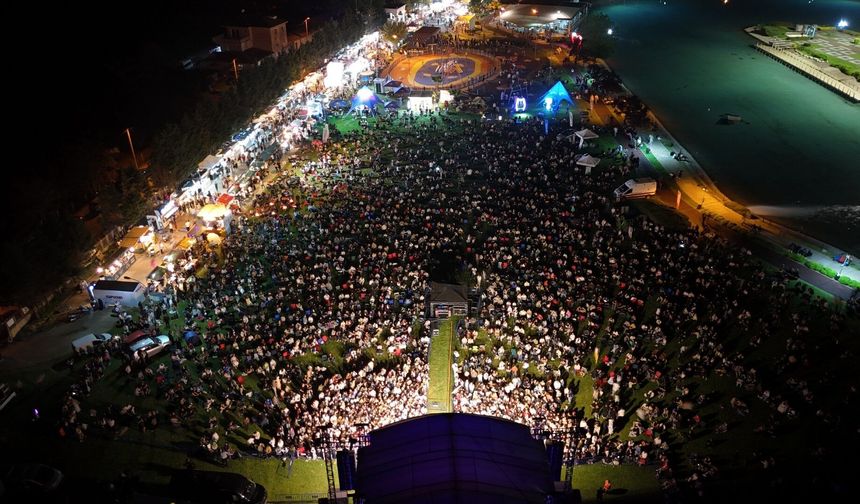 Bursalıları Kahve ve Müziğe Doyuran Festival Pinhani’yle Final Yaptı