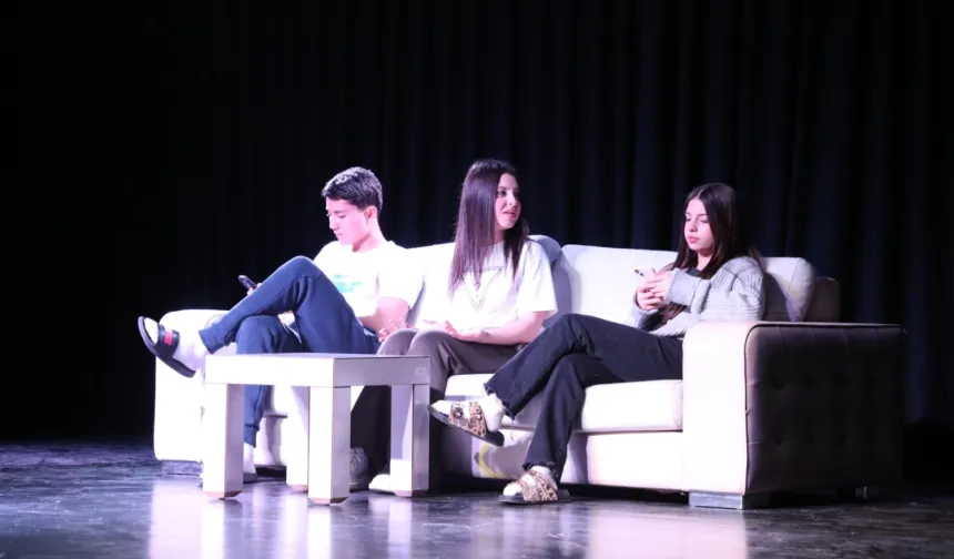 İnegöl'de Genç Suare Tiyatro Festivali başladı