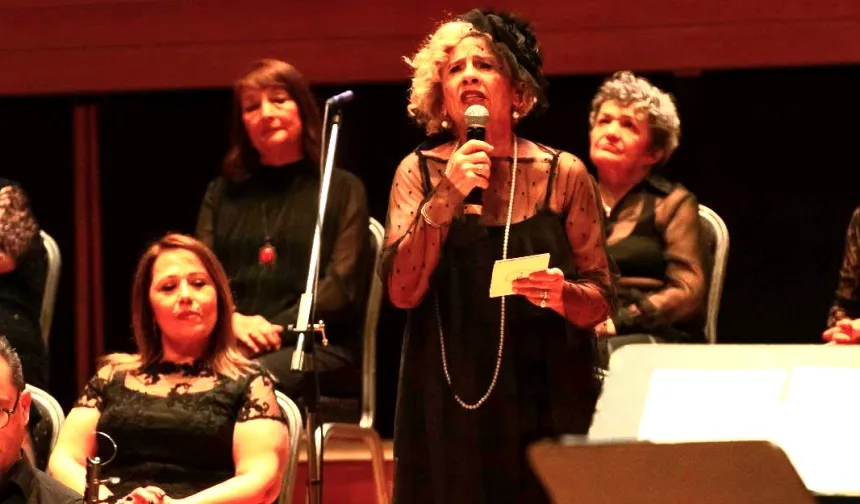 İzmir'de duygu dolu gece... Unutulmuş notaların izi büyük ilgi gördü