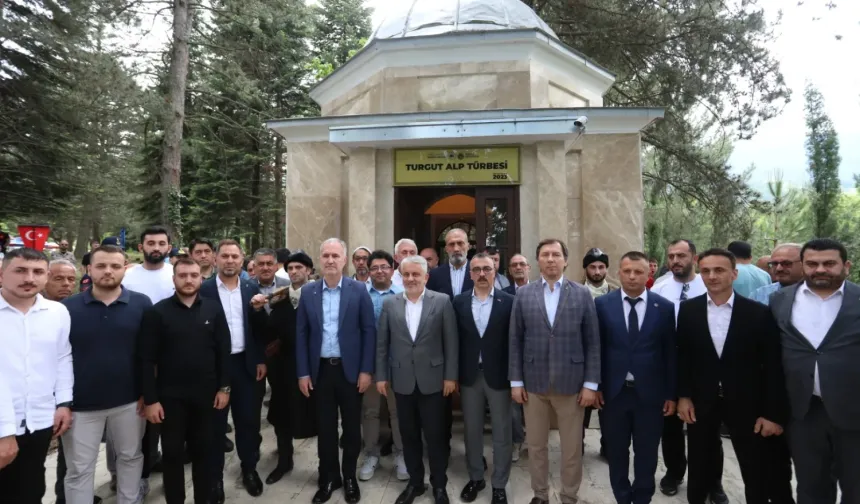 İnegöl'de Turgut Alp kabri başında anıldı