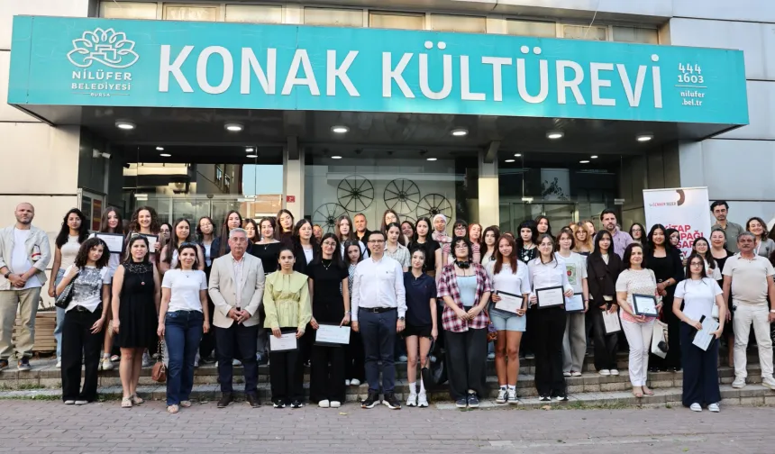 Bursa Nilüfer'de liseliler kitap kapaklarıyla yarıştı