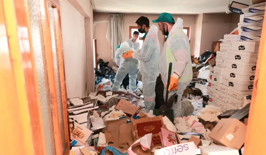 Bursa Osmangazi'de çöp ev temizlendi, mahalle rahatladı