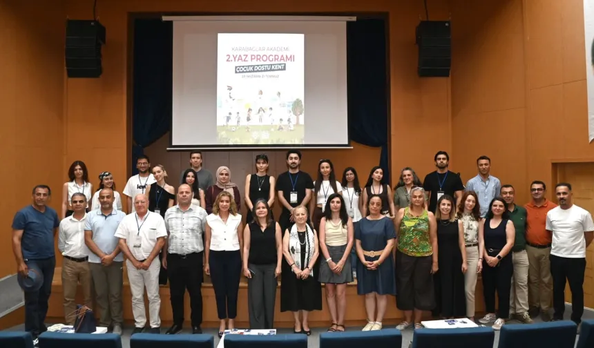 İzmir'de 'Karabağlar Akademi'nin ikinci yaz programı başladı