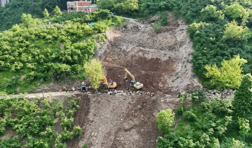 Ordu'da heyelan temizlendi, yol yeniden açıldı