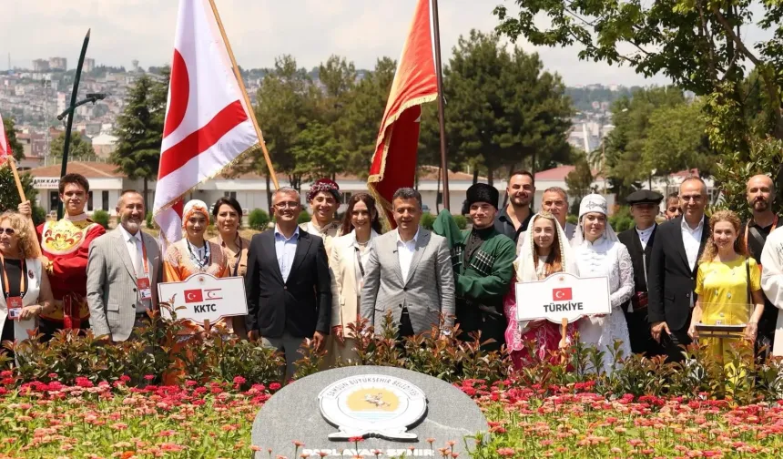 12 ülkeden dansçılar Samsun'da Başkan Doğan'ı ziyaret etti