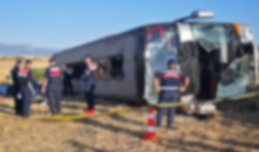 Amasya'da yolcu otobüsü devrildi: 46 yaralı, 2'sinin durumu ağır