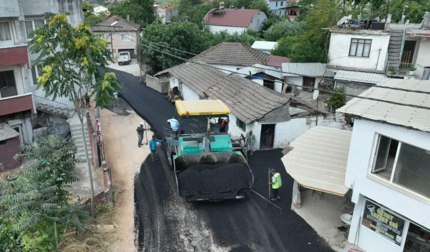 Bursa Karacabey'in Yenikaraağaç Mahallesi'nde yollar yenileniyor