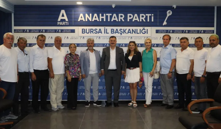 Bursa Muhtarlar Derneği'nden Anahtar Parti Bursa'ya ziyaret
