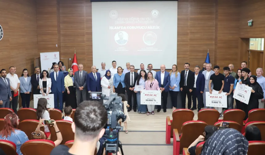 Bursalı gençler 'Kucak Aç'tı!