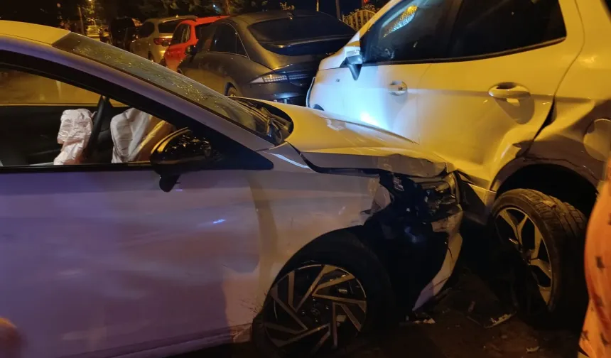 Erikli Sahili'nde 4 araca çarpan otomobil kazaya neden oldu