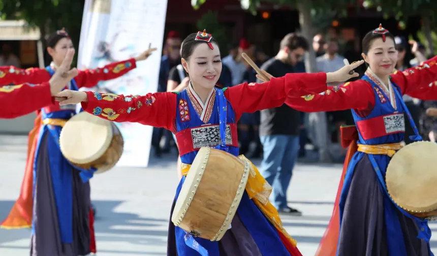 Halk dansları rüzgârı Bursa'nın dört bir yanını sardı
