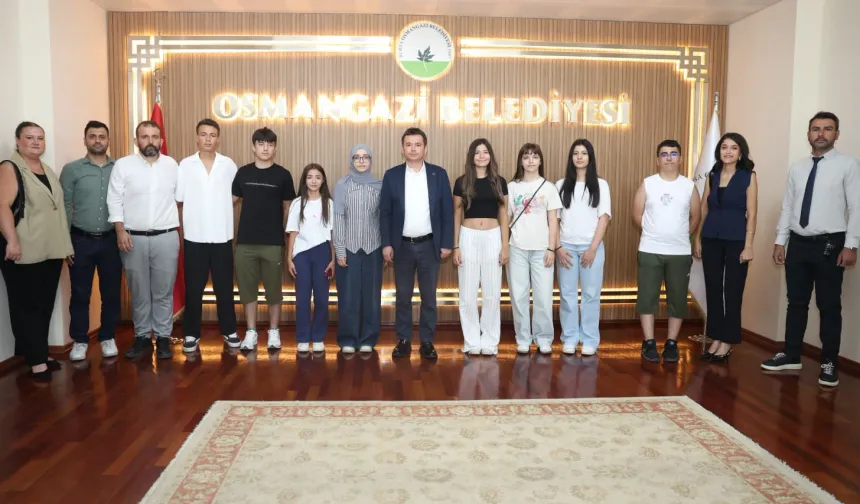 Osmangazi'de ücretsiz LGS kurslarının başarılı öğrencileri Başkan Aydın'la buluştu
