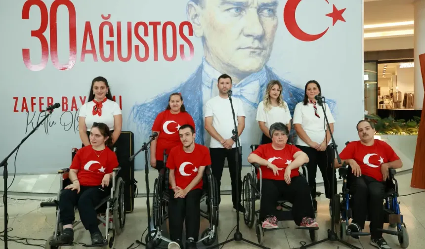 Bursa Osmangazi'de zafer türkülerle kutlandı