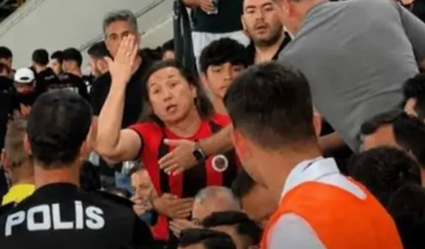 Türkiye bu olayı konuşuyor! Fenerbahçe formalı çocuğa bakın ne yaptı!