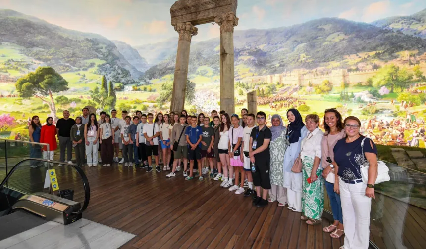 Kardeş şehirlerin gençleri Bursa Osmangazi'de buluştu