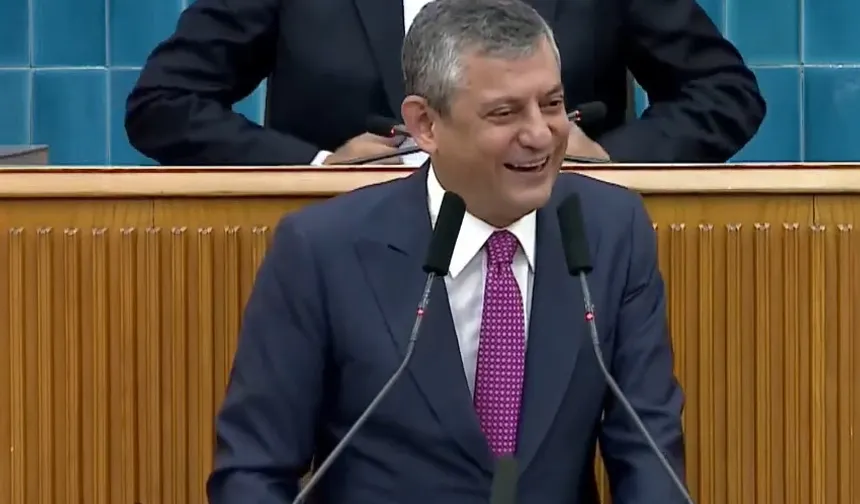 Özgür Özel'in dili sürçtü! İlk günün günahı olmaz