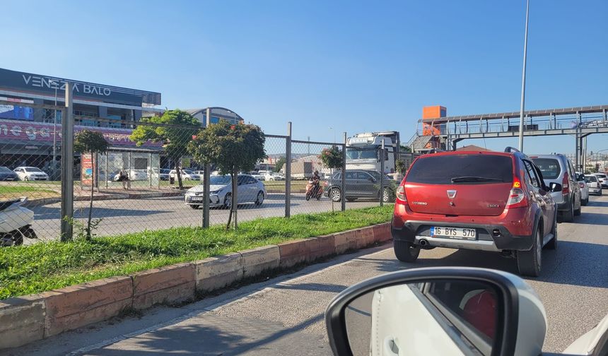 Bursa İnegöl'de tır ile otomobil çarpıştı!