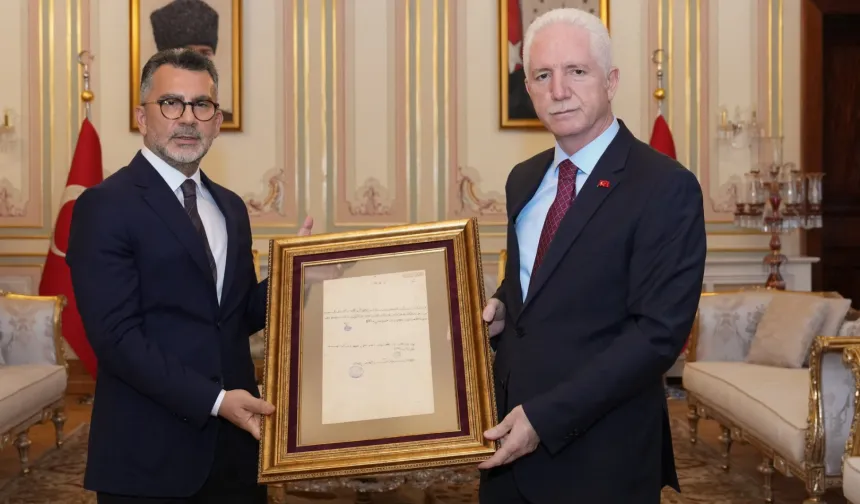 66 yıl sonra bulunan 127 yıllık mektup İstanbul Valiliği'ne teslim edildi